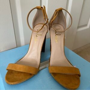 LULUS TAYLOR STACKED Ankle Strap Sandal
Women's SIZE 7 Yellow Suede Block Heel